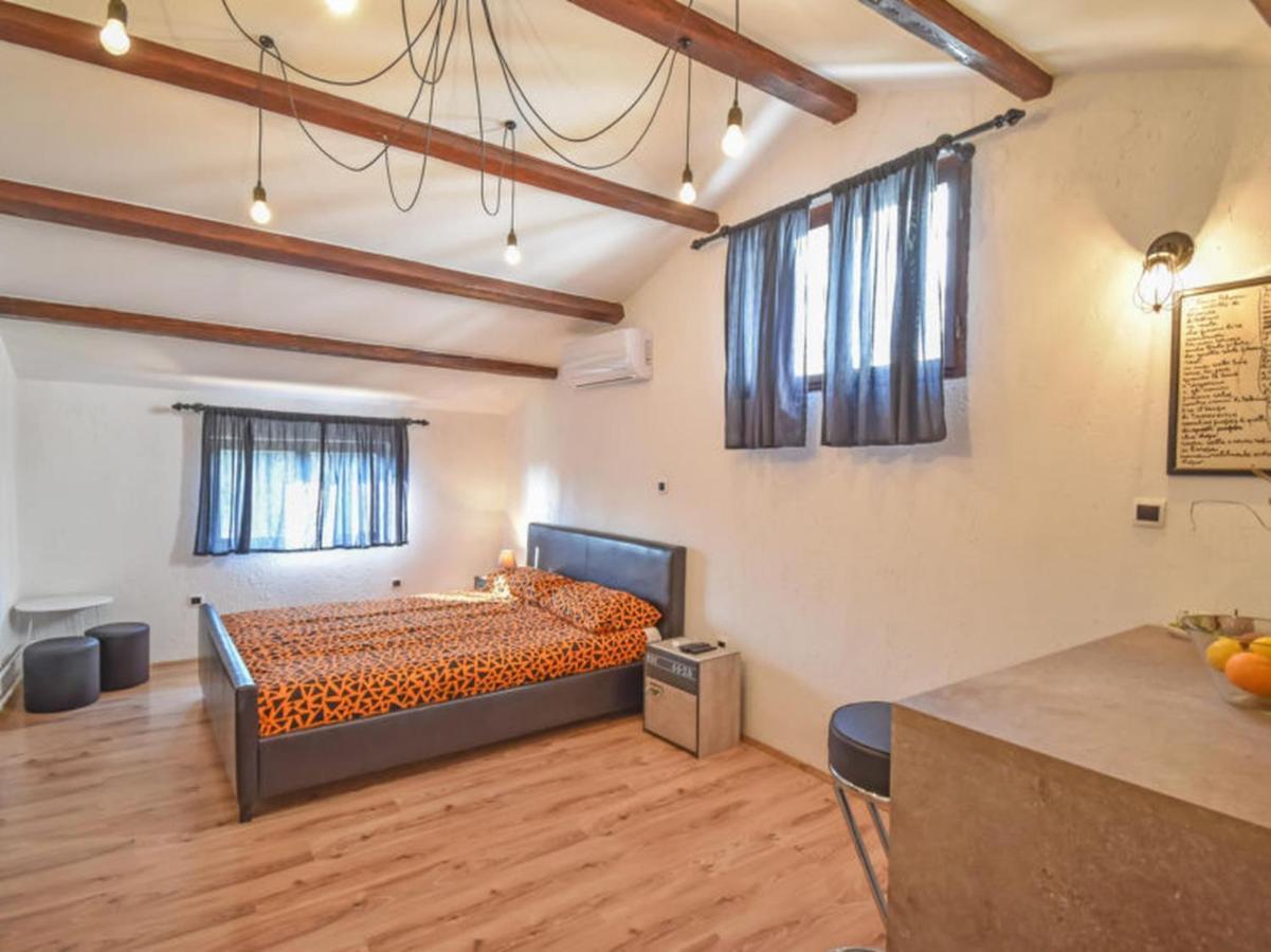 Studios Barre With Jacuzzi Ровинь Экстерьер фото