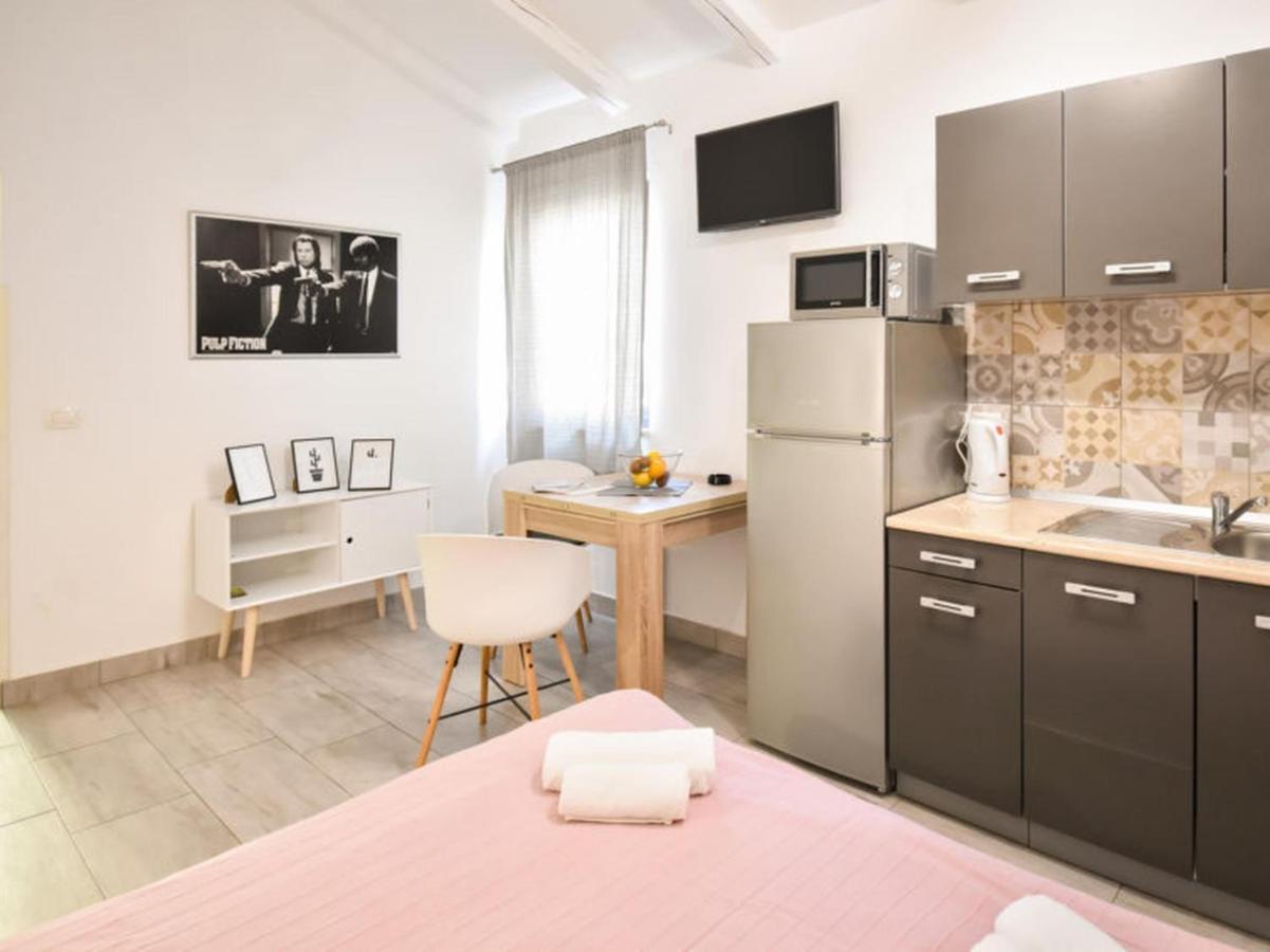 Studios Barre With Jacuzzi Ровинь Экстерьер фото